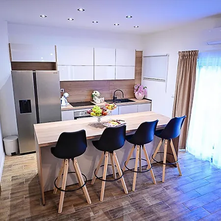 Sunset Poolfield Villa *