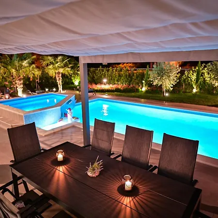 Sunset Poolfield Villa