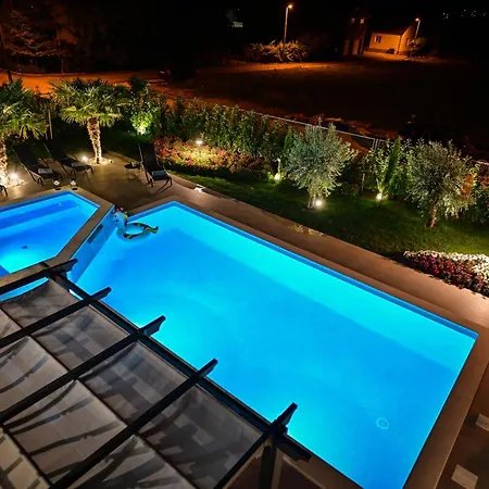 Sunset Poolfield فيلة *